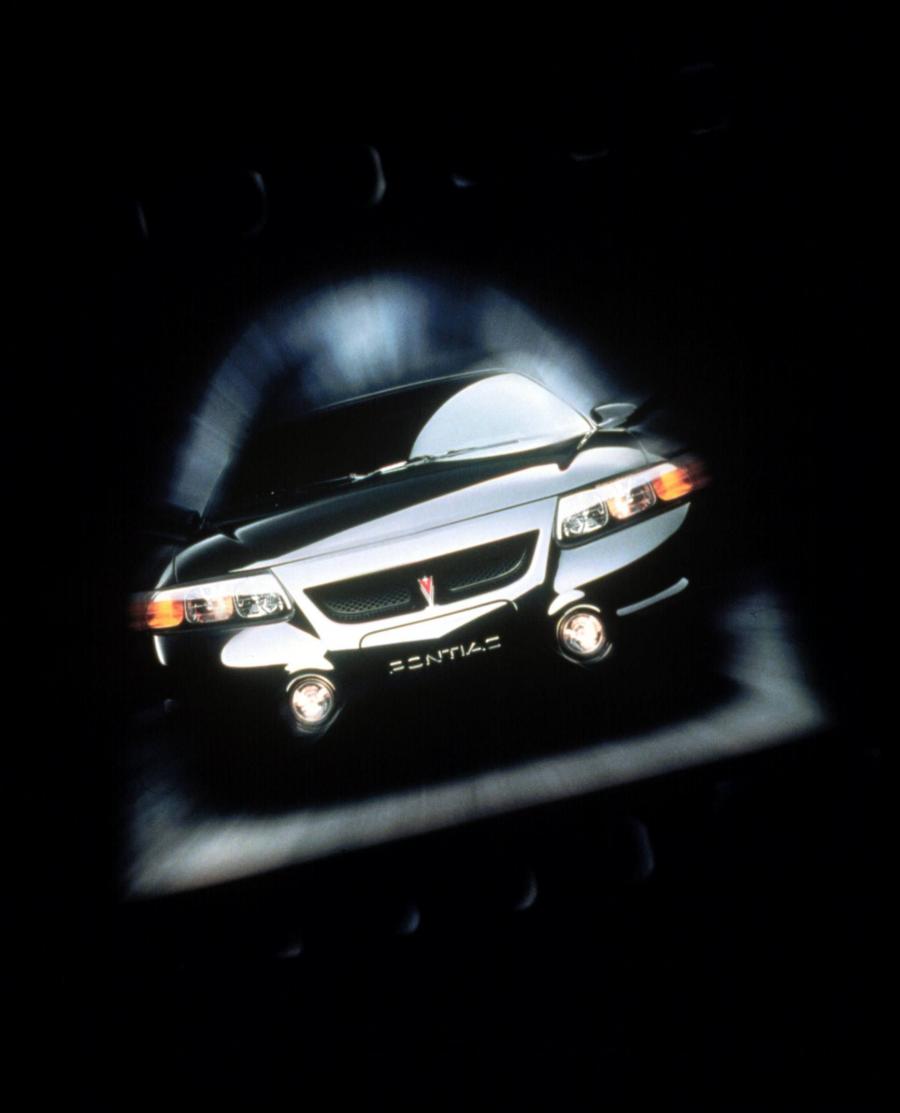  Pontiac Bonneville 2000 года  (фото 18 из 21)